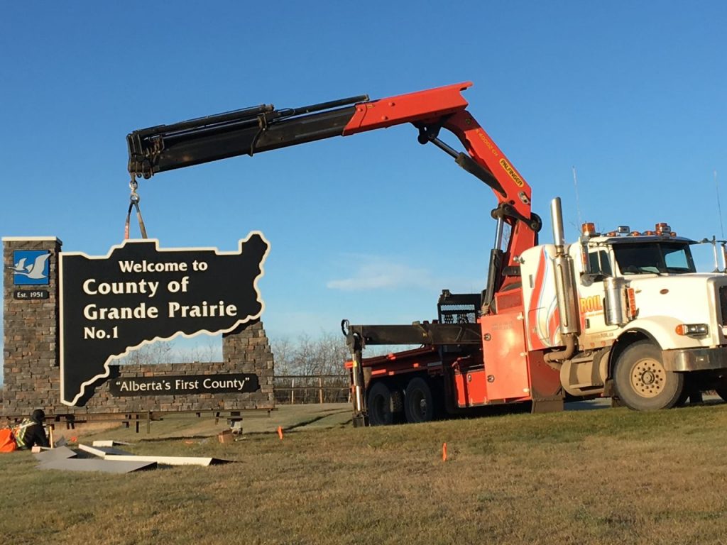 knuckle boom crane lifting grande prairie